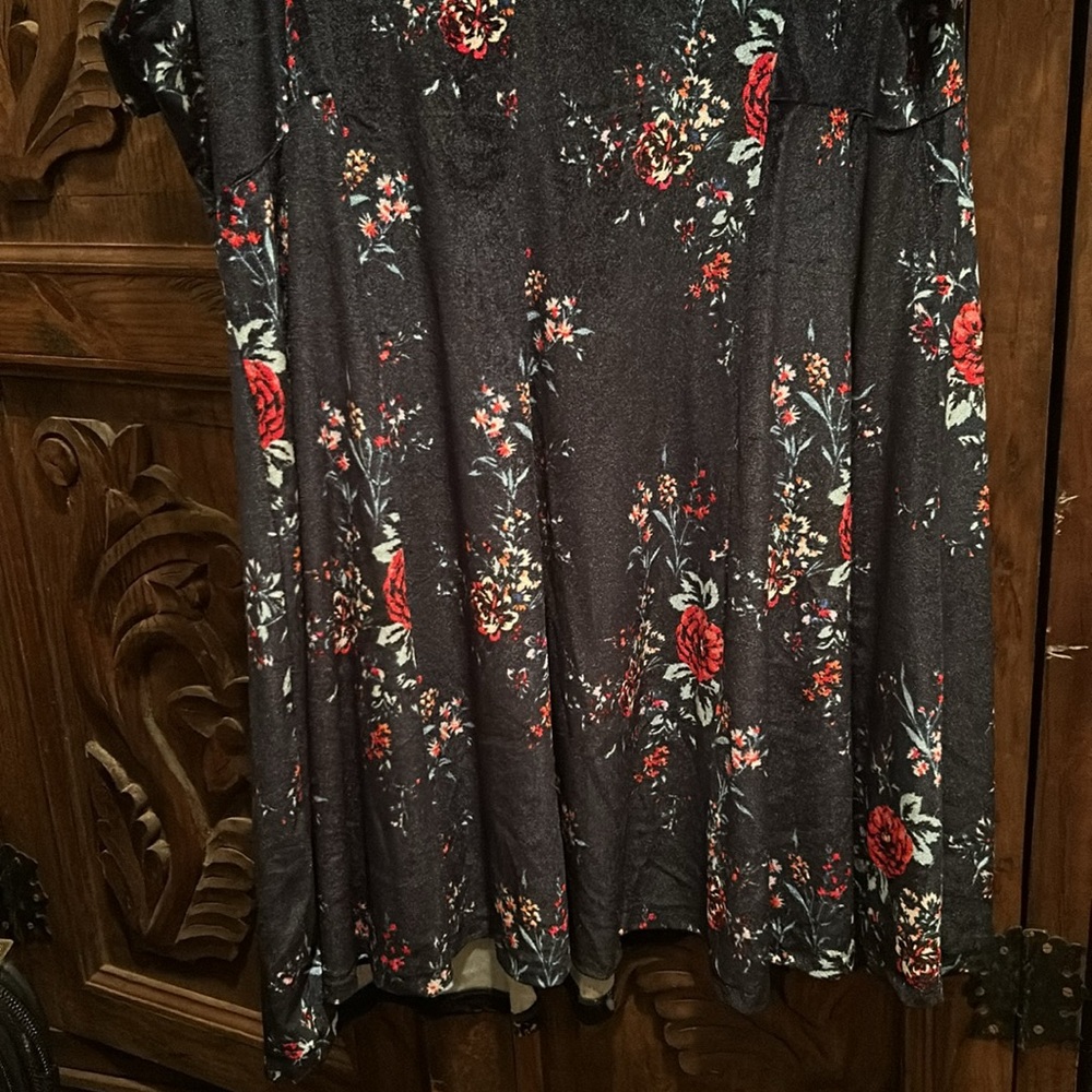 Torrid 4 green floral, short sleeve velvet button front dress - Picture 6 of 6